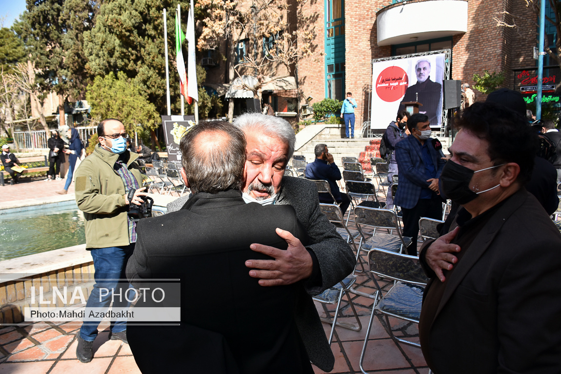 تصاویر: تشییع پیکر علیرضا غفاری از خانه هنرمندان