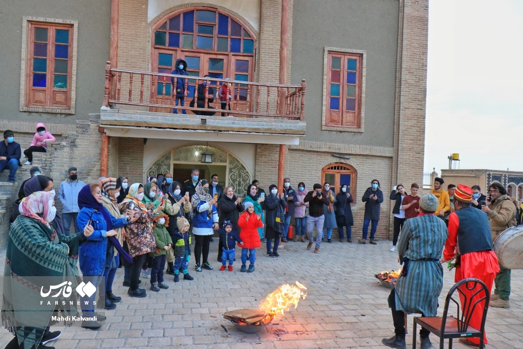 تصاویر: آیین قاشق&zwnj;زنی شب چهارشنبه&zwnj;سوری در همدان
