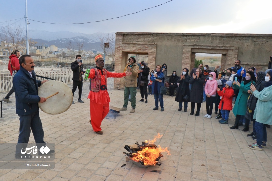 تصاویر: آیین قاشق&zwnj;زنی شب چهارشنبه&zwnj;سوری در همدان