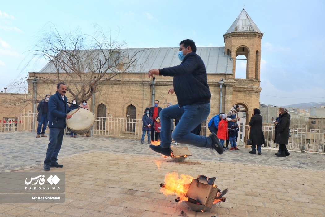 تصاویر: آیین قاشق&zwnj;زنی شب چهارشنبه&zwnj;سوری در همدان