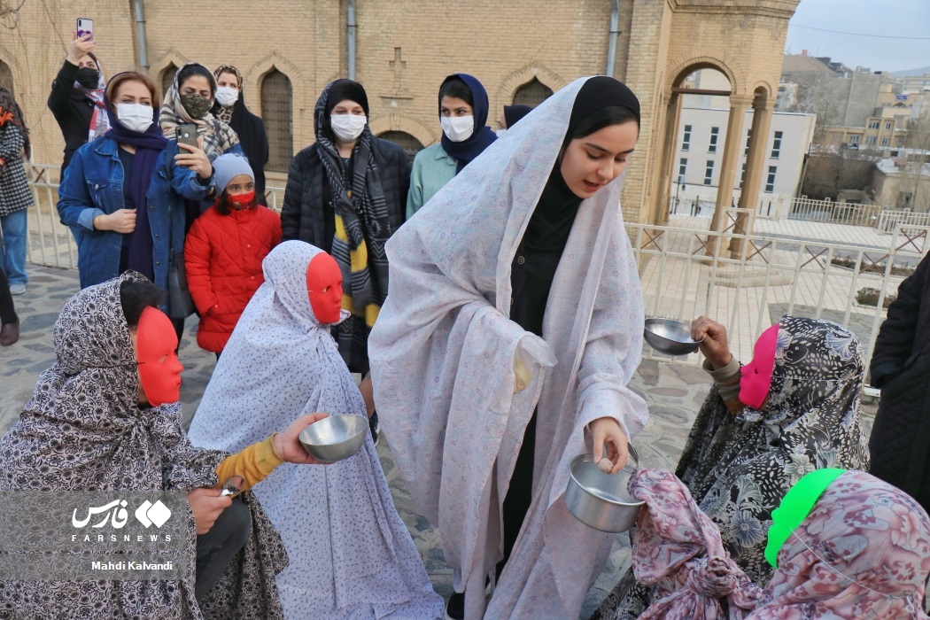 تصاویر: آیین قاشق&zwnj;زنی شب چهارشنبه&zwnj;سوری در همدان