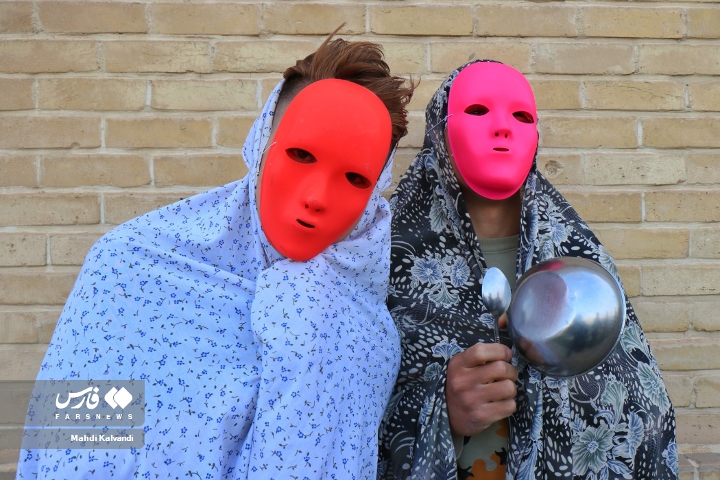 تصاویر: آیین قاشق&zwnj;زنی شب چهارشنبه&zwnj;سوری در همدان