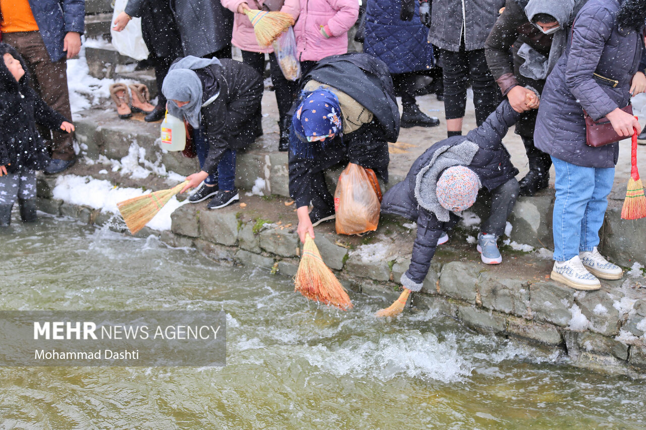تصایر: مراسم سنتی «نو اوستی» در بالیقلو چای اردبیل