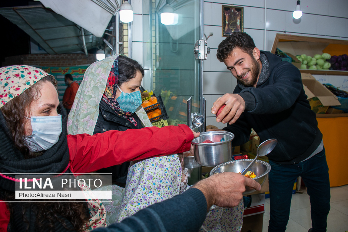 تصایر: مراسم قاشق زنی قزوینی ها در چهارشنبه آخر سال