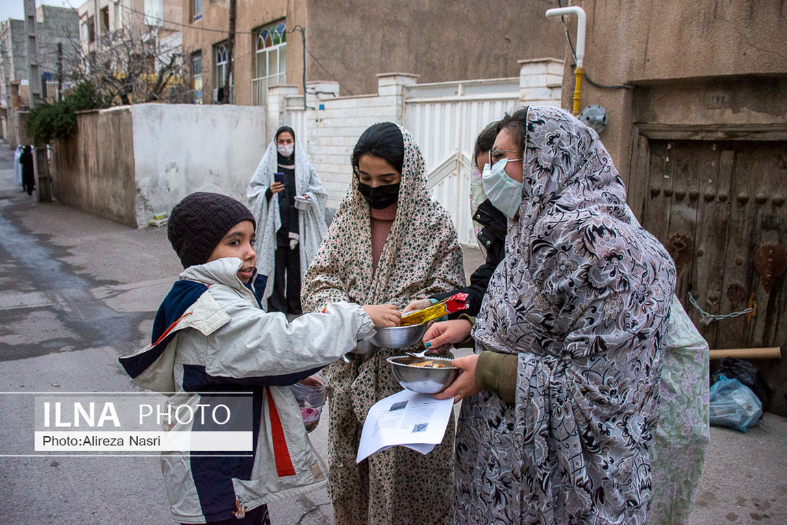 تصایر: مراسم قاشق زنی قزوینی ها در چهارشنبه آخر سال