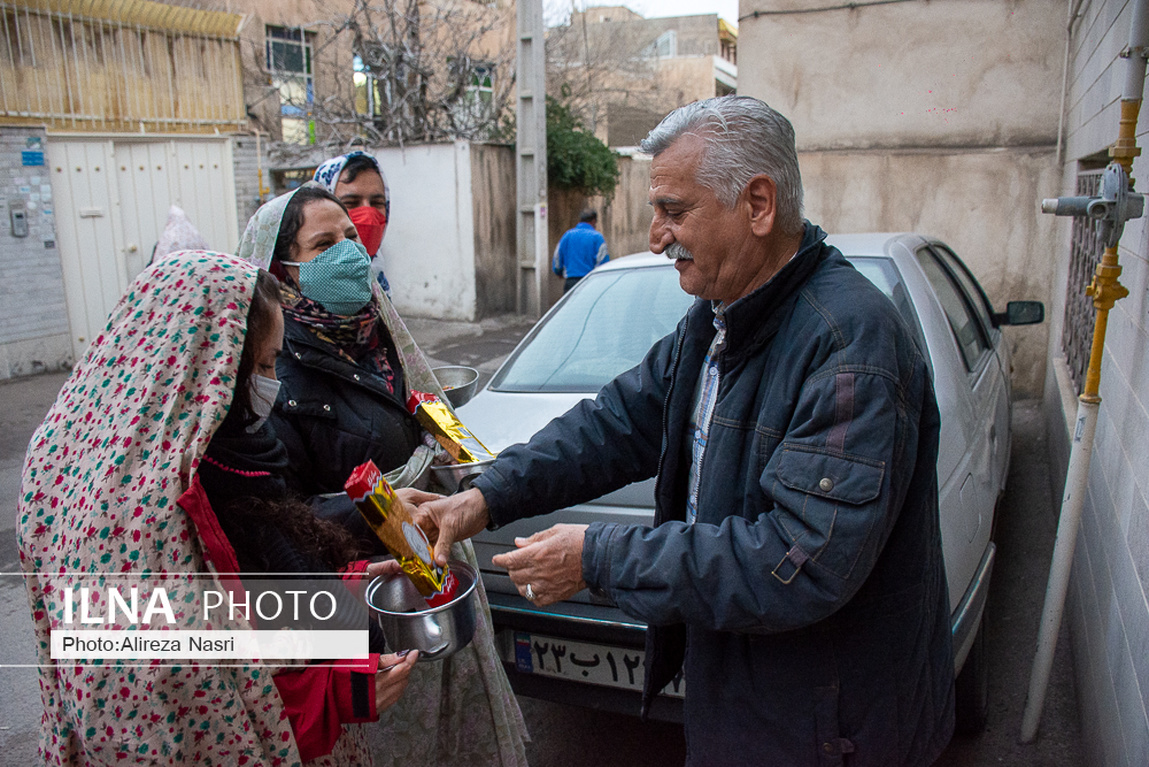 تصایر: مراسم قاشق زنی قزوینی ها در چهارشنبه آخر سال