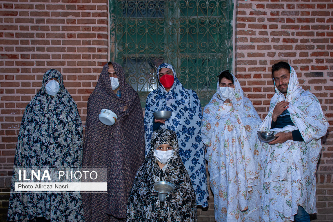 تصایر: مراسم قاشق زنی قزوینی ها در چهارشنبه آخر سال