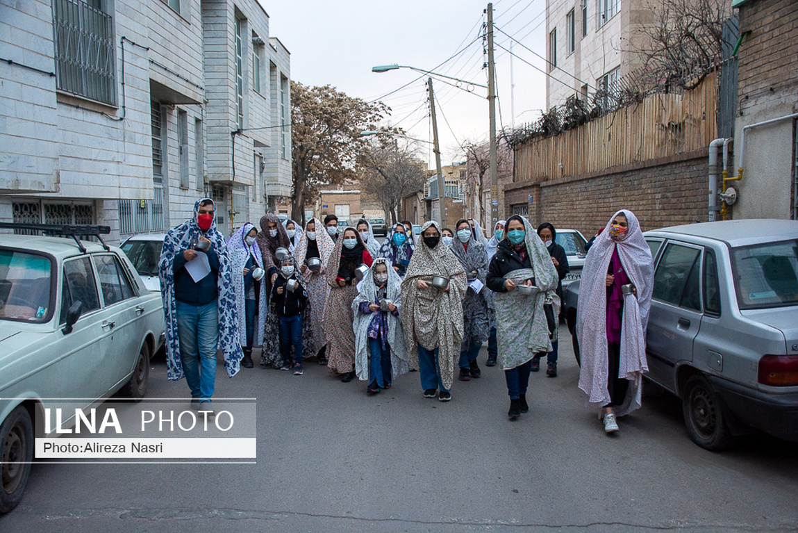 تصایر: مراسم قاشق زنی قزوینی ها در چهارشنبه آخر سال