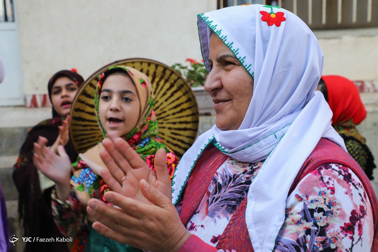 تصاویر: آیین نوروزخوانی در روستا