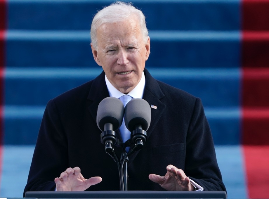 بایدن: پوتین کسی است که جنگ علیه اوکراین را آغاز کرده و باید عواقب آن را بپذیرد / روس&zwnj;ها ۱۷۵ هزار نیرو در مرز با اوکراین مستقر کرده بودند؛ این همان چیزی بود که هفته&zwnj;ها در مورد آن هشدار می&zwnj;دادیم / تمام اموال روسیه در آمریکا مسدود خواهد شد / فعلا برنامه ای برای تحریم روسیه از طریق سوئیفت نداریم