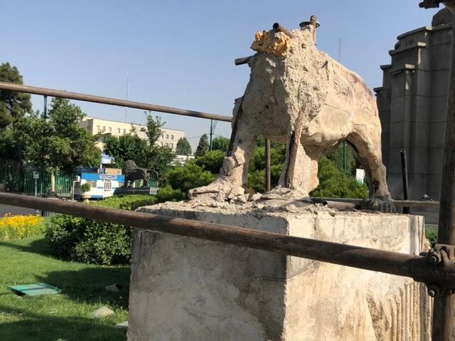 تخریب مجسمه شیرهای ۸۵ ساله میدان حر