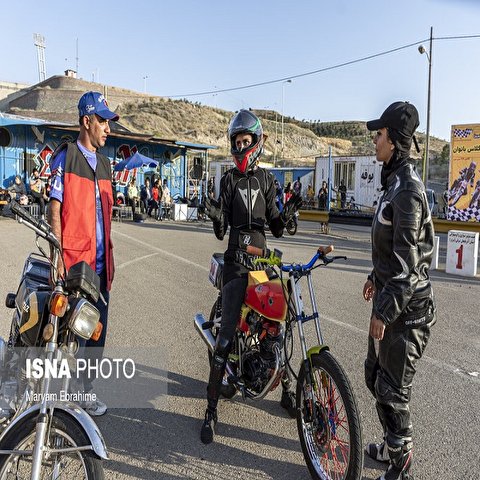 تصاویر: مسابقات موتورسواری کلاس ۱۲۵سی سی انتخابی کلاس بانوان آذربایجان شرقی
