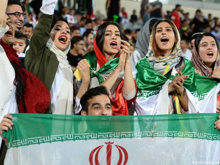 سکوت، واکنش آنانی که روزی مخالف حضور زنان در ورزشگاه&zwnj;ها بودند
