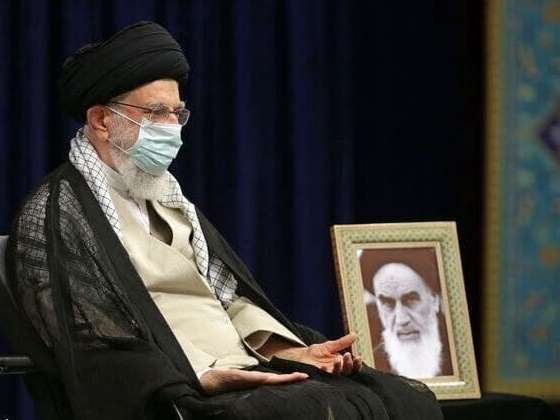 رهبر معظم انقلاب: امکانات ناشی از فضای مجازی و رسانه&zwnj;ای برای روشنگری و پاسخ به ابهامات مغتنم است / دانشجویان هر کدام مانند چراغی اطراف خود را روشن و ابهام&zwnj;زدایی کنند