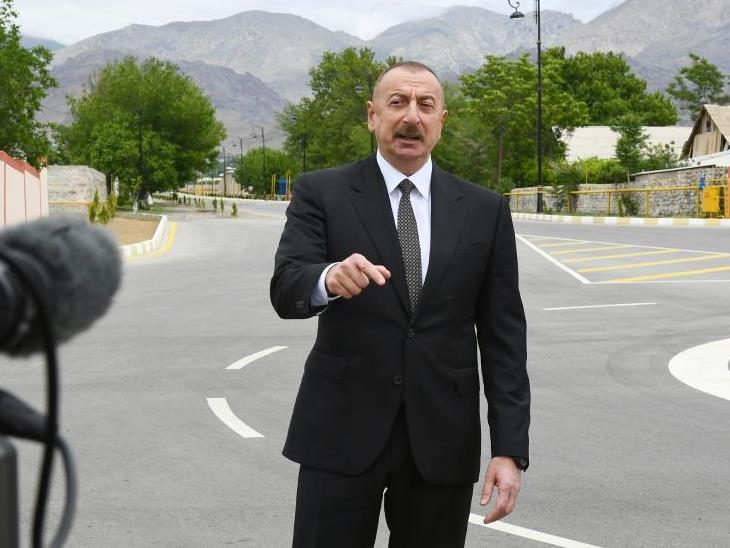 ادعای علی&zwnj;اف: در دوران اشغال قره&zwnj;باغ توسط ارمنستان، کامیون&zwnj;های ایرانی مدام به صورت غیرقانونی وارد این منطقه می&zwnj;شدند / اگر ورود کامیون&zwnj;های ایران به قره باغ ادامه یابد، باید مالیات بدهند