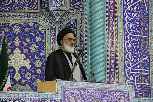 سعیدی، خطیب جمعه قم: حفظ حجاب برای همه مؤمنان واجب اما برای اهالی قم واجب تر است / مقدس بودن قم به صراحت در روایات ذکر شده / نفوذی&zwnj;ها مأموریت دارند قداست قم را با ترویج فساد و ابتذال خدشه&zwnj;دار کنند / هرکس بخواهد از خط قرمز قم عبور کند باید پاسخگو باشد