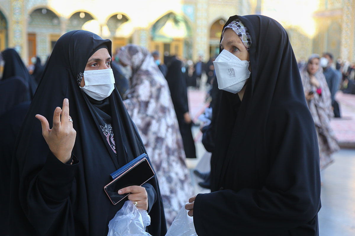 عکس /  سفیر استرالیا با چادر در قم