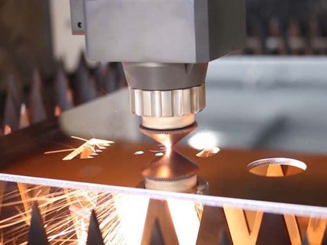 نحوه کارکرد دستگاه برشCNC لیزر و انواع دستگاه های لیزر نحوه کارکرد دستگاه برشCNC لیزر و انواع دستگاه های لیزر