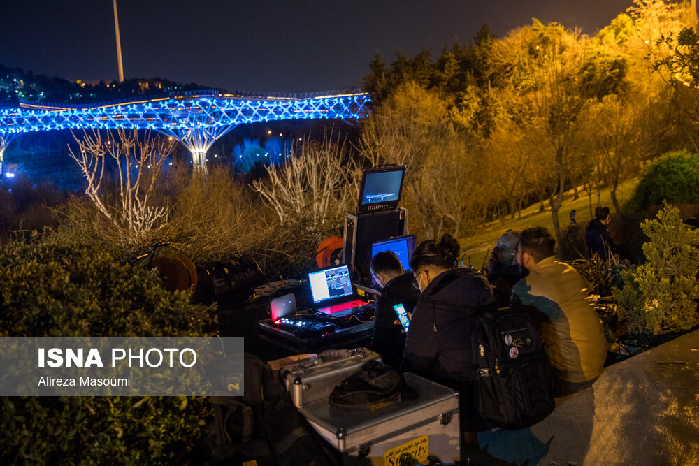 تصاویر: نور افشانی پل طبیعت در اولین شب سال ۱۴۰۱