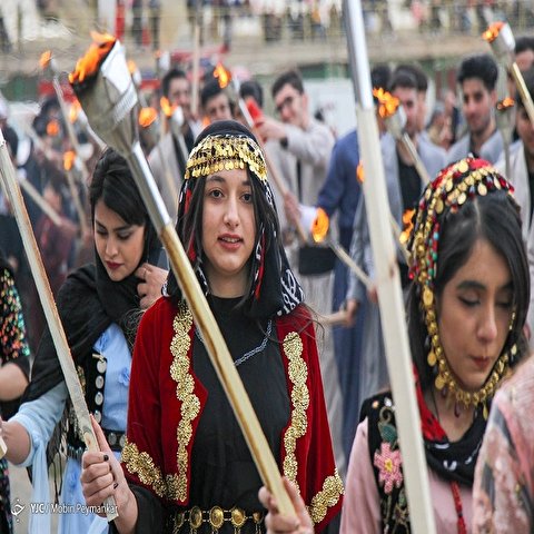 تصاویر: جشن 15 هزار نفری مردم سنندج در آستانه سال نو