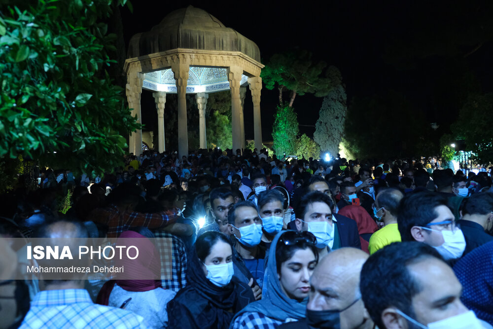 تصاویر: لحظه تحویل سال ۱۴۰۱- آرامگاه حافظیه