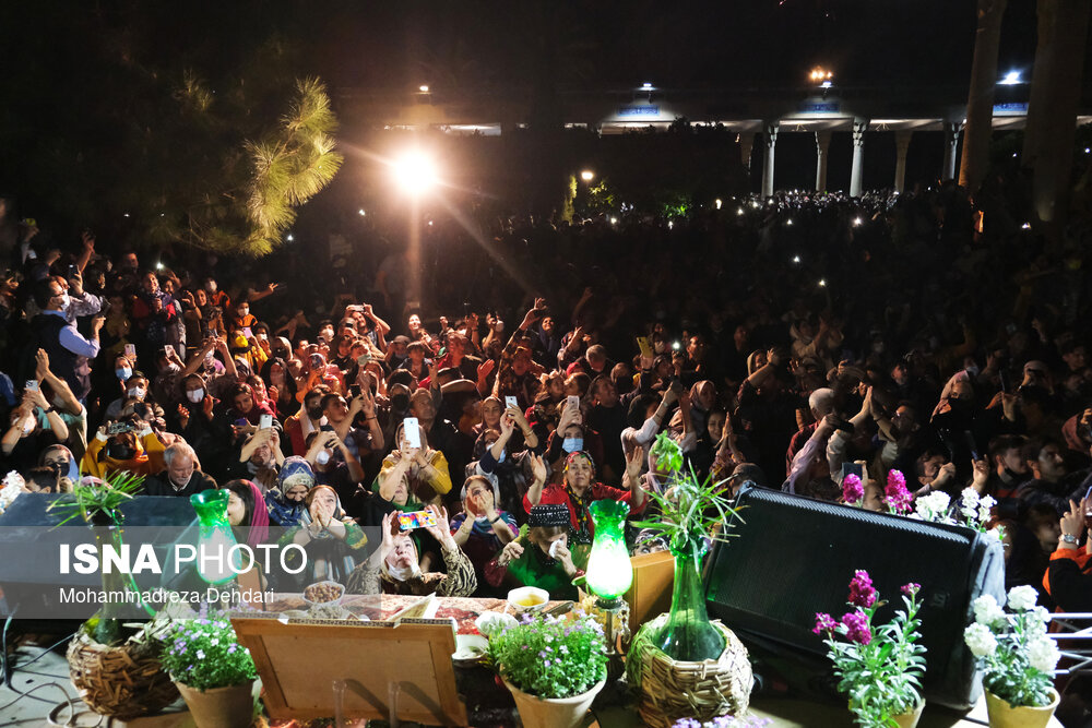 تصاویر: لحظه تحویل سال ۱۴۰۱- آرامگاه حافظیه