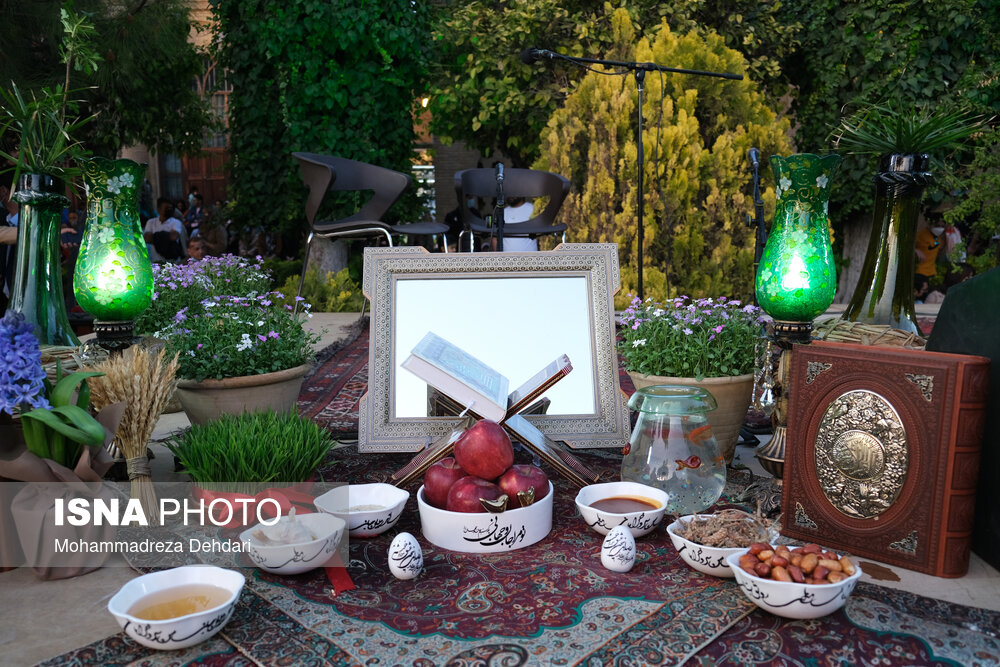 تصاویر: لحظه تحویل سال ۱۴۰۱- آرامگاه حافظیه