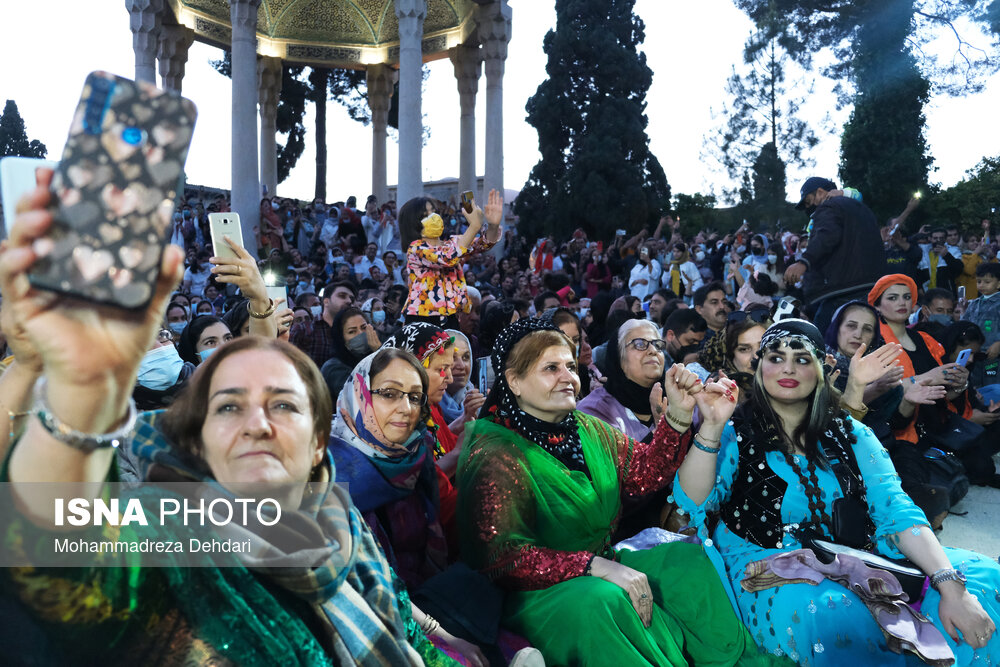 تصاویر: لحظه تحویل سال ۱۴۰۱- آرامگاه حافظیه