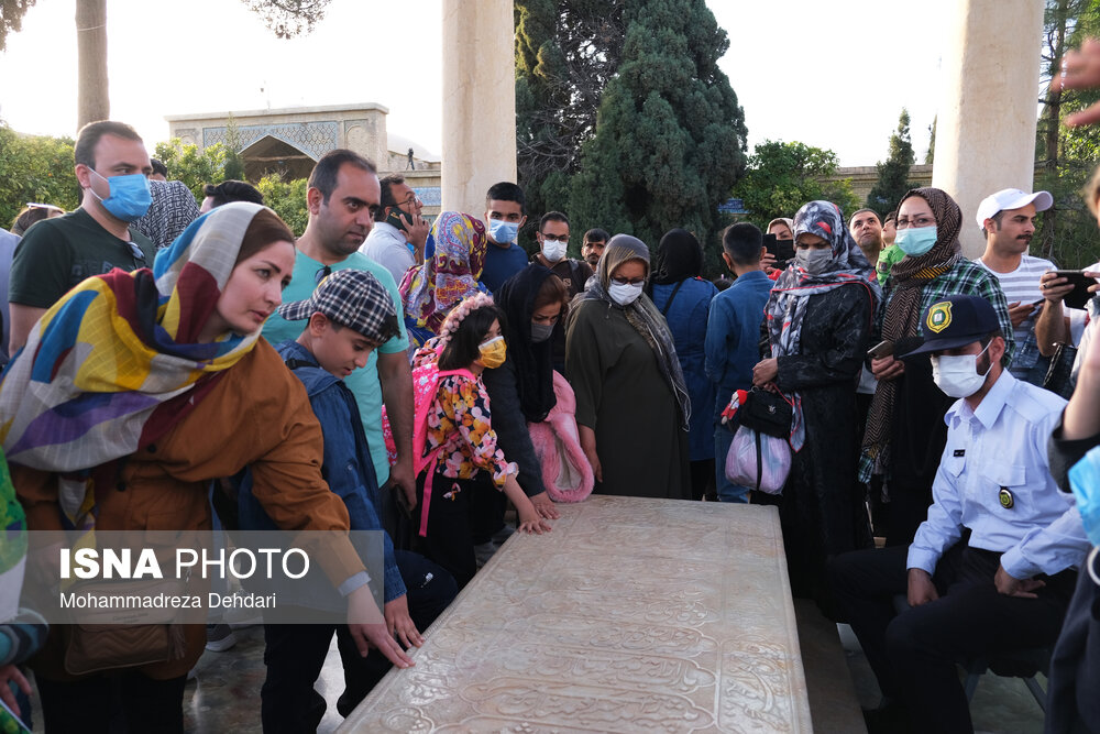 تصاویر: لحظه تحویل سال ۱۴۰۱- آرامگاه حافظیه