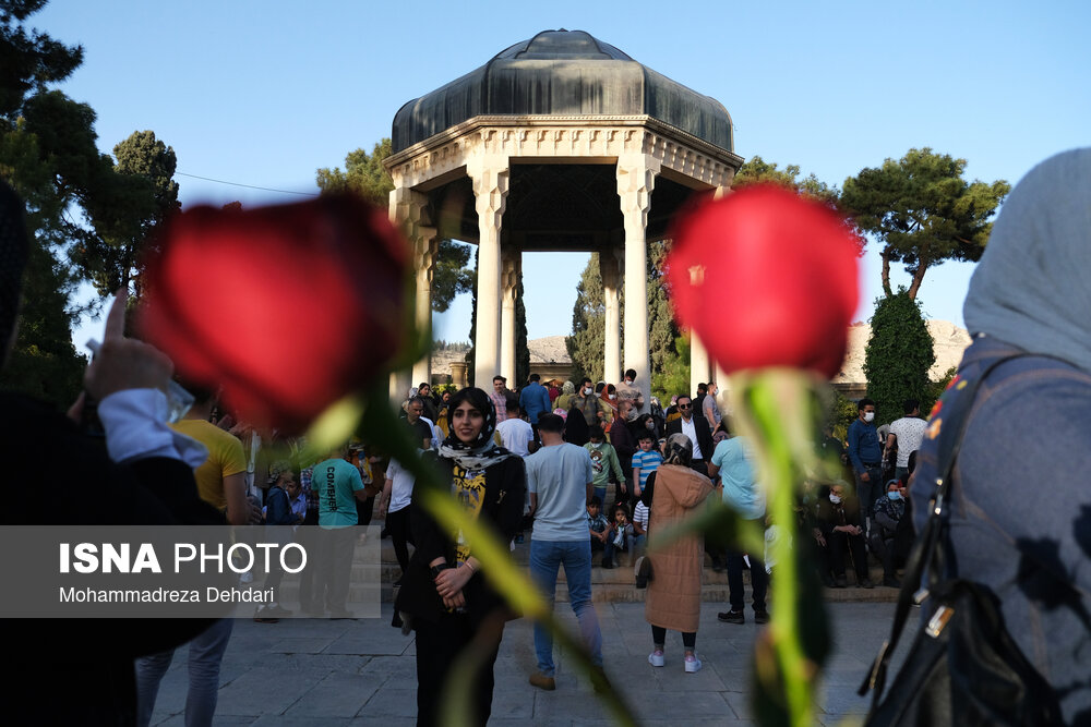 تصاویر: لحظه تحویل سال ۱۴۰۱- آرامگاه حافظیه