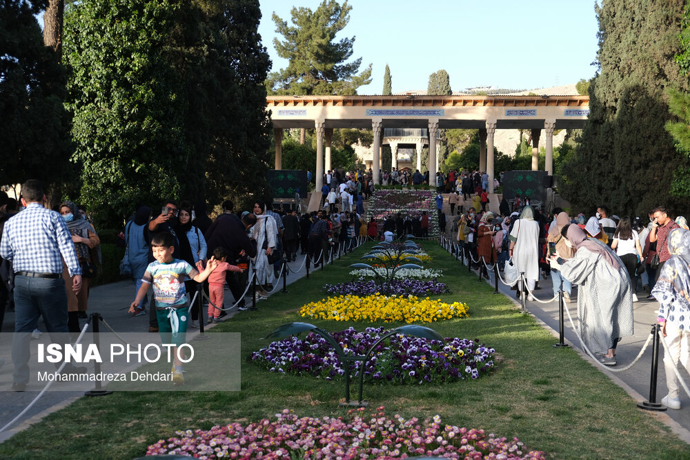 تصاویر: لحظه تحویل سال ۱۴۰۱- آرامگاه حافظیه