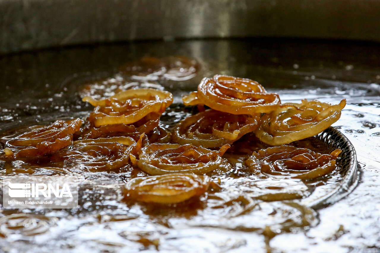 تصاویر: زولبیا و بامیه؛ شیرینی مخصوص رمضان