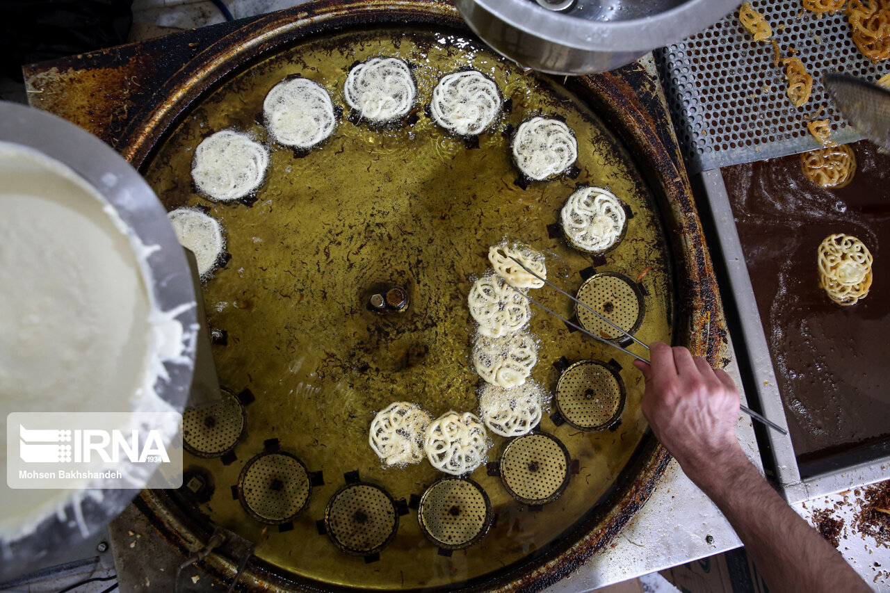 تصاویر: زولبیا و بامیه؛ شیرینی مخصوص رمضان
