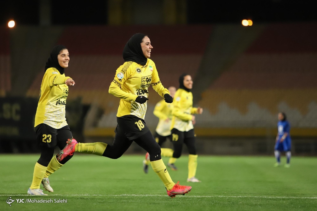 تصاویر: دیدار تیم&zwnj;های فوتبال بانوان سپاهان و هیات البرز