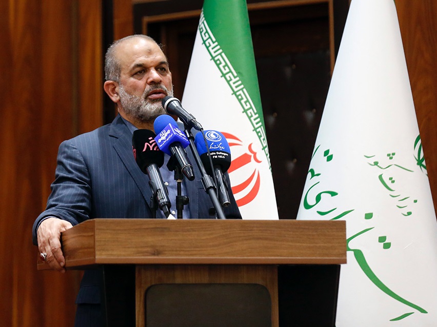 وزیر کشور: با عوامل حمله به سه طلبه در مشهد برخورد می&zwnj;شود / دشمن از ترویج نفاق دست برنداشته؛ داعش و گروههای دیگر تروریستی را اینها درست کرده اند