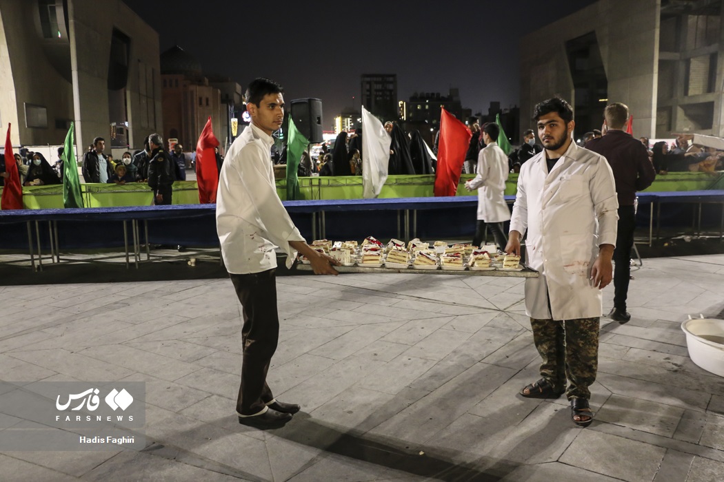 تصاویر: پخت و توزیع کیک ۵ تُنی در مشهد