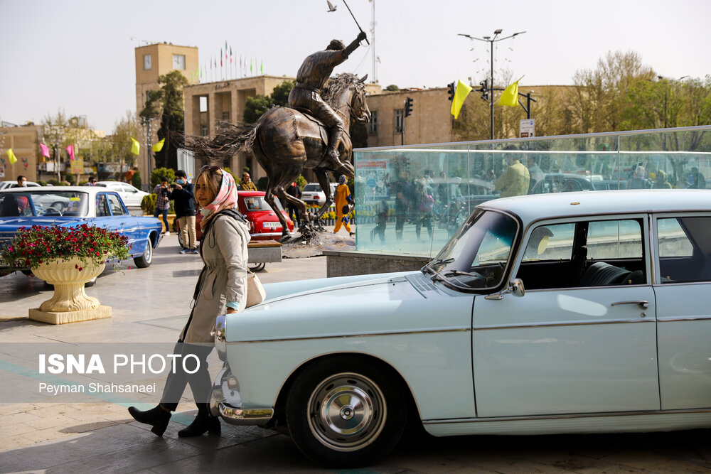 تصاویر: رالی اتومبیل‌های کلاسیک در اصفهان