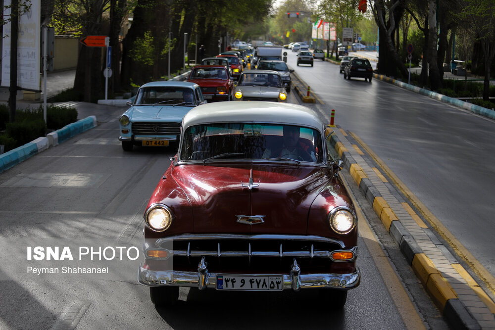 تصاویر: رالی اتومبیل‌های کلاسیک در اصفهان