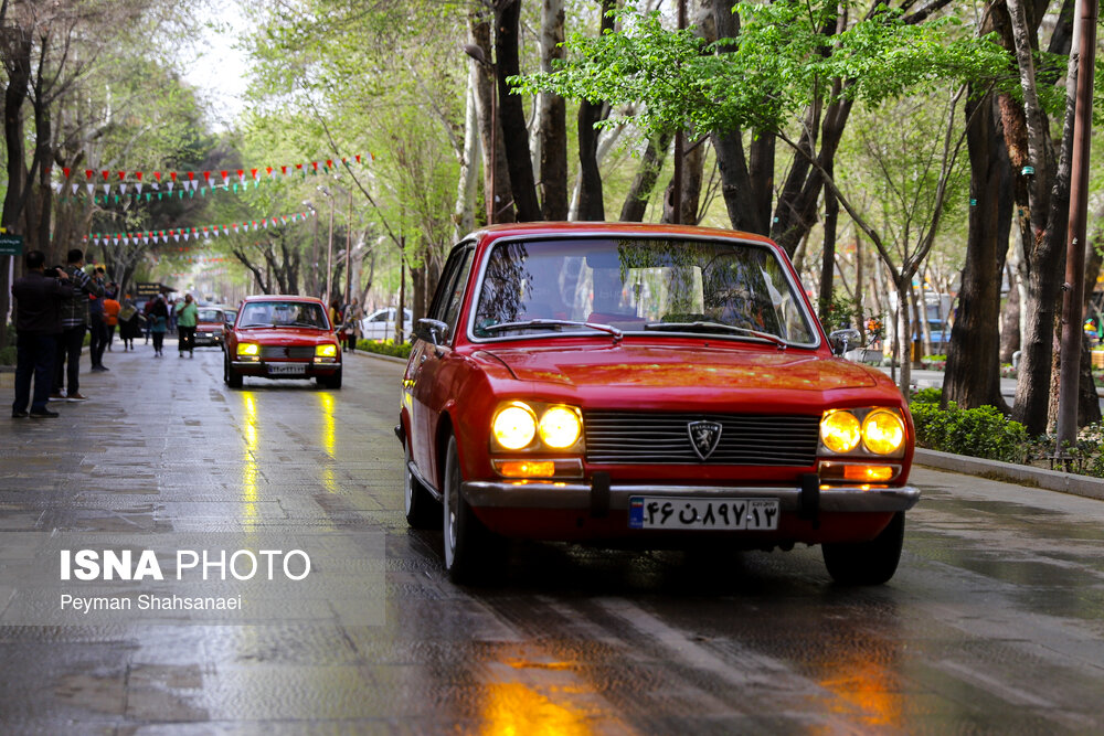 تصاویر: رالی اتومبیل‌های کلاسیک در اصفهان