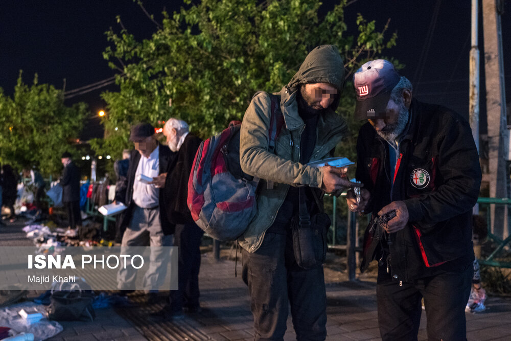 تصاویر: توزیع غذای گرم بین کارتن&zwnj; خوابها