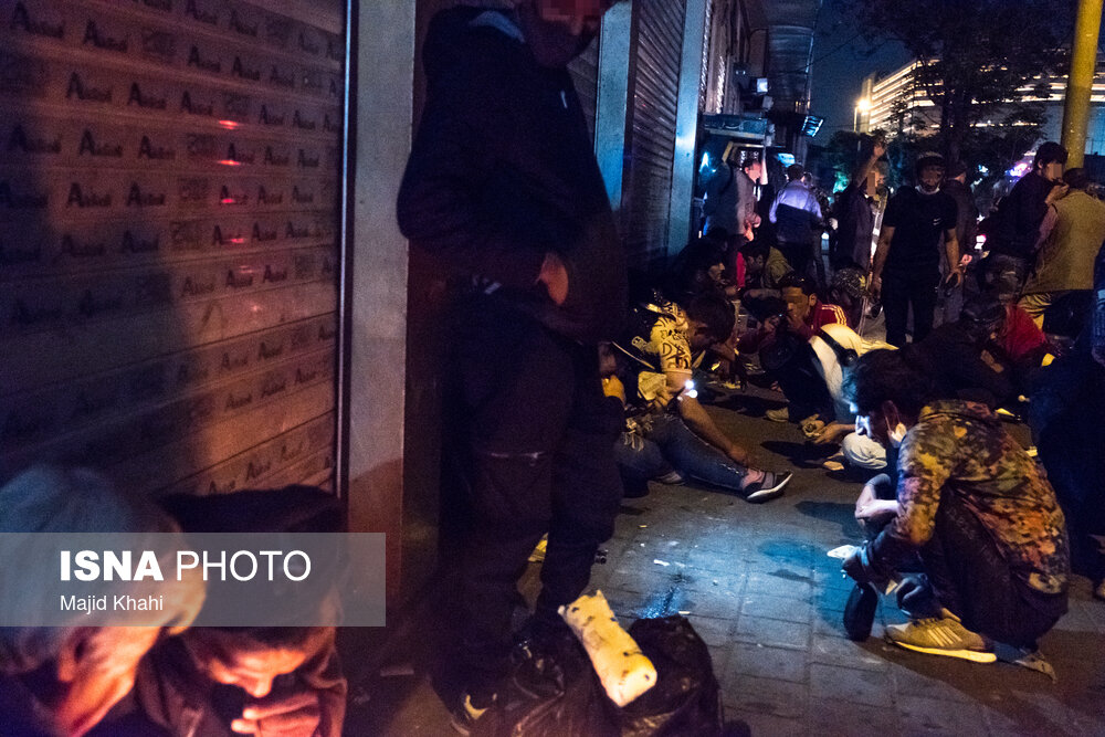 تصاویر: توزیع غذای گرم بین کارتن&zwnj; خوابها