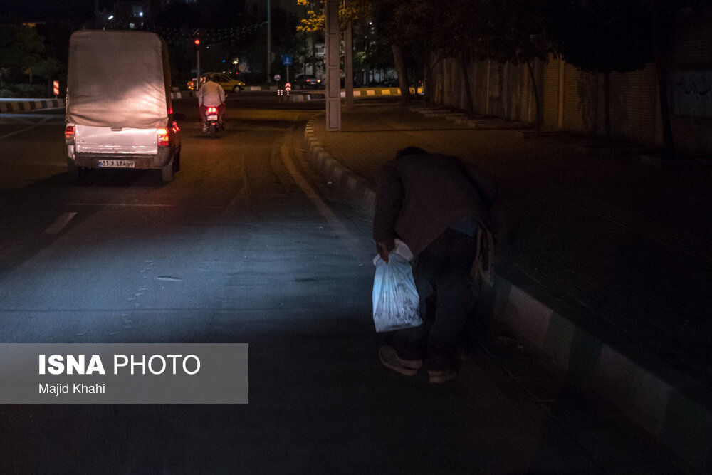 تصاویر: توزیع غذای گرم بین کارتن&zwnj; خوابها