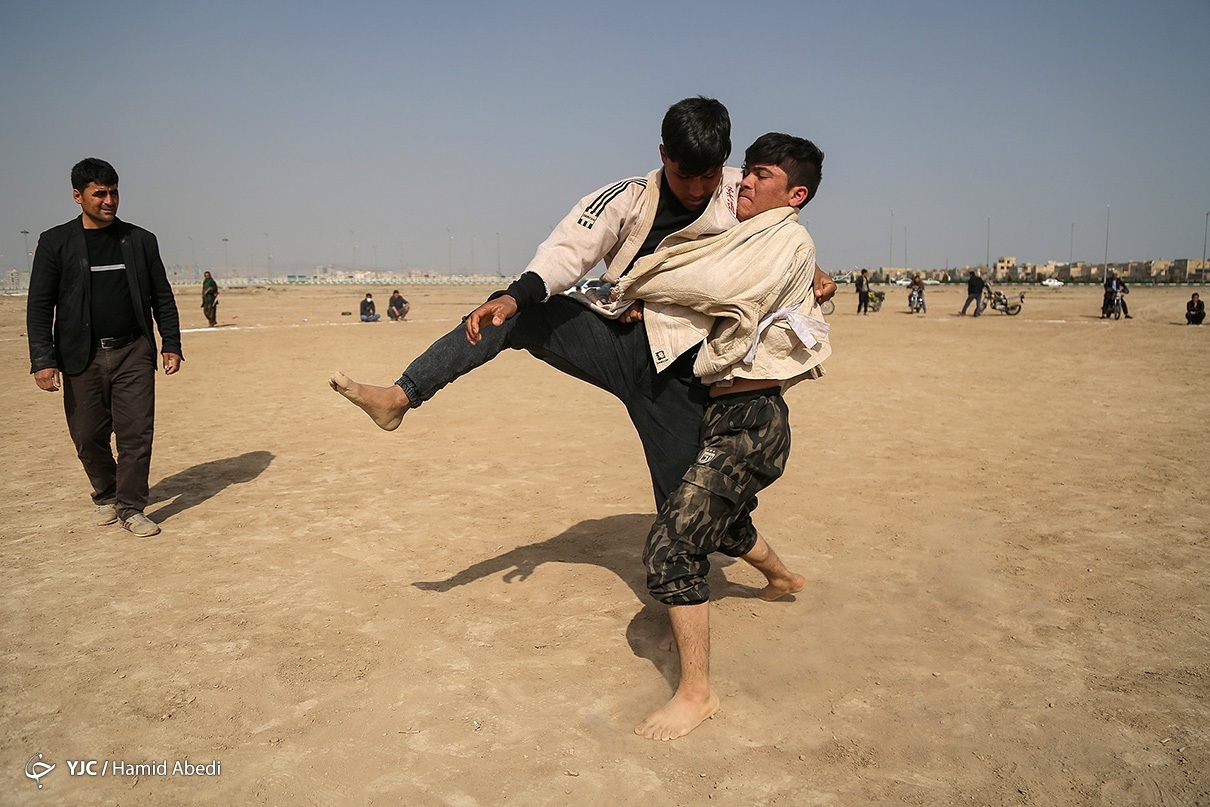 تصاویر: مسابقات نوروزی کشتی سنتی افغانستانی های مقیم قم