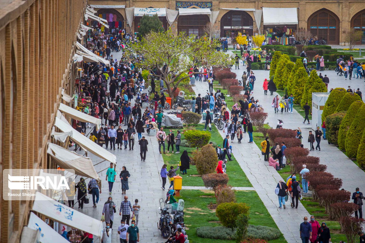 تصاویر: گردشگران نوروزی در میدان نقش جهان