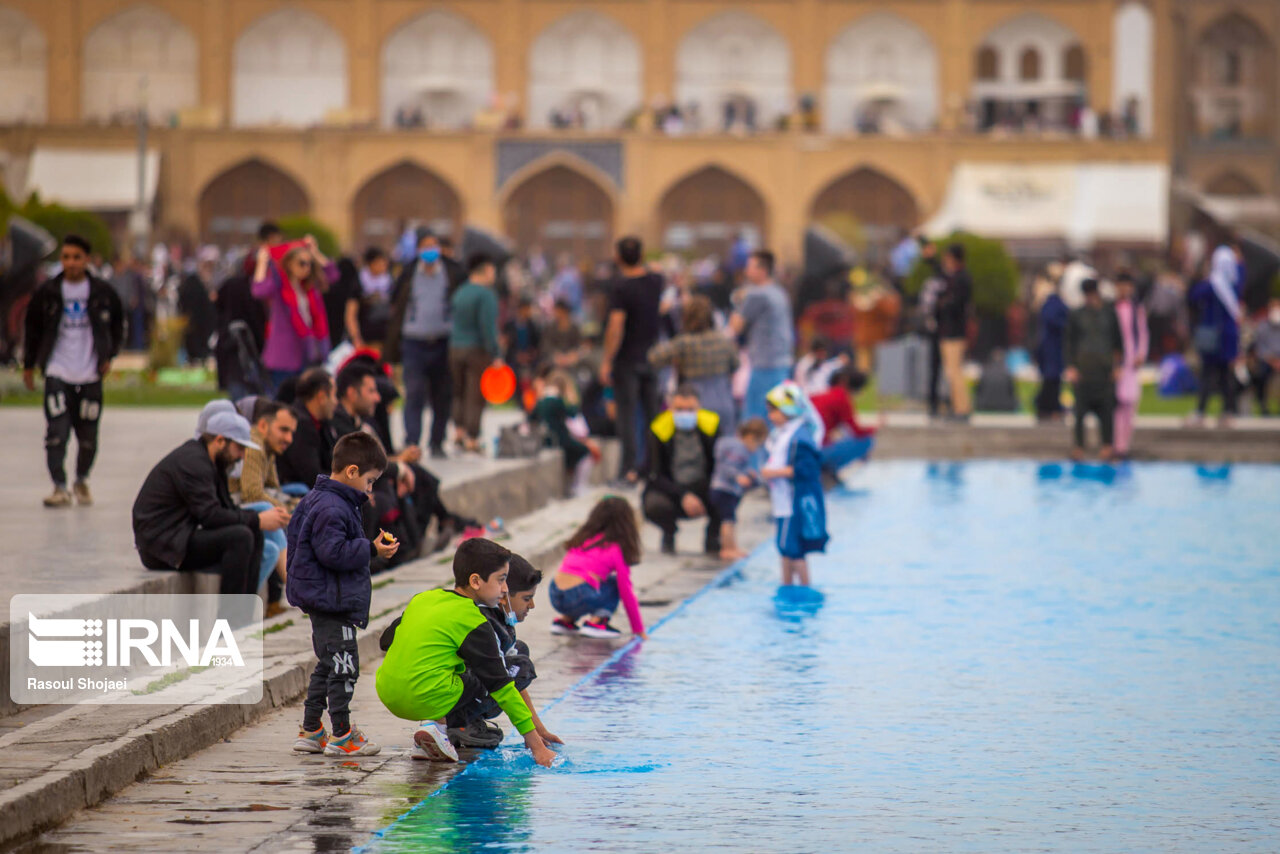 تصاویر: گردشگران نوروزی در میدان نقش جهان
