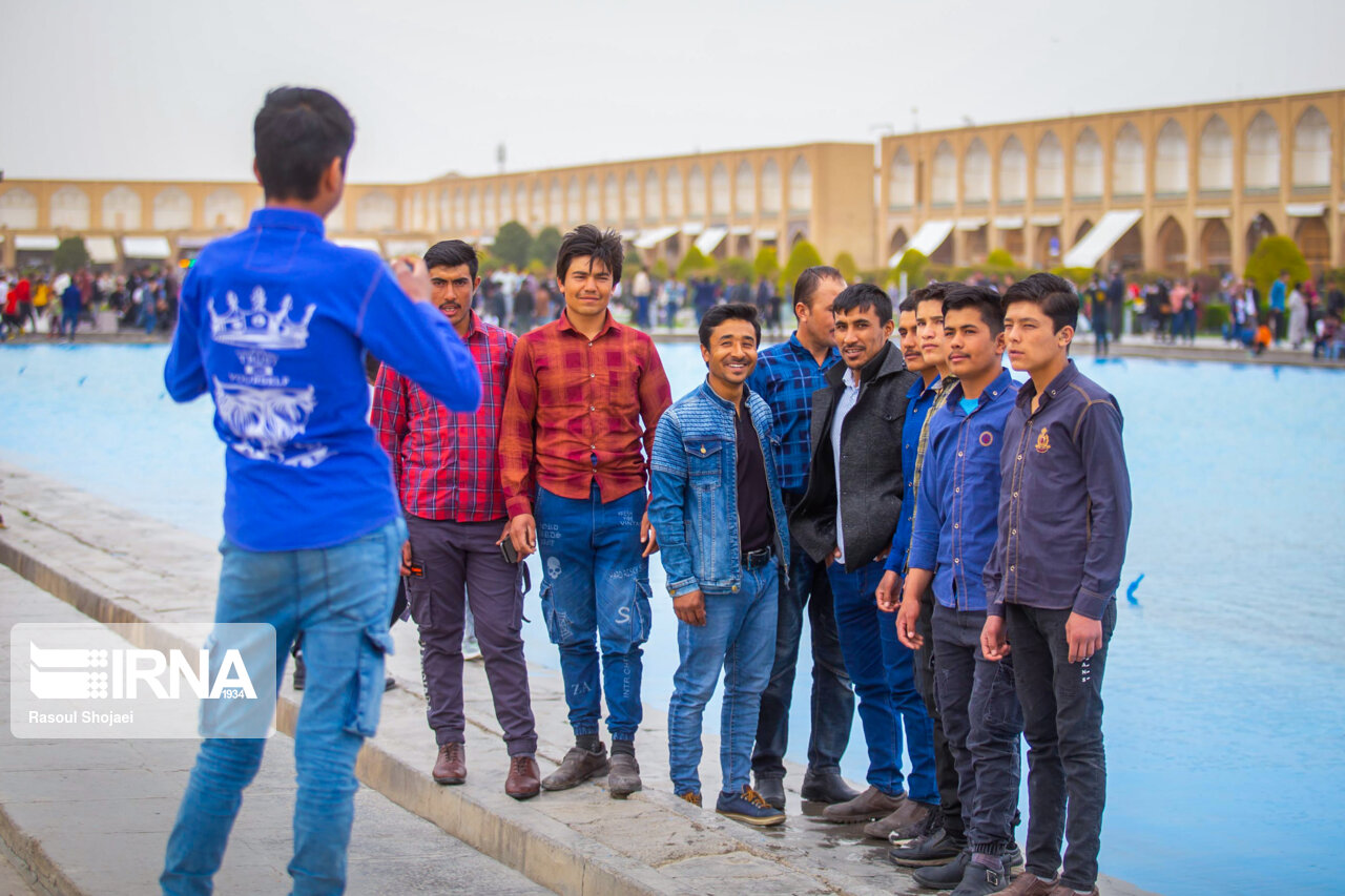 تصاویر: گردشگران نوروزی در میدان نقش جهان