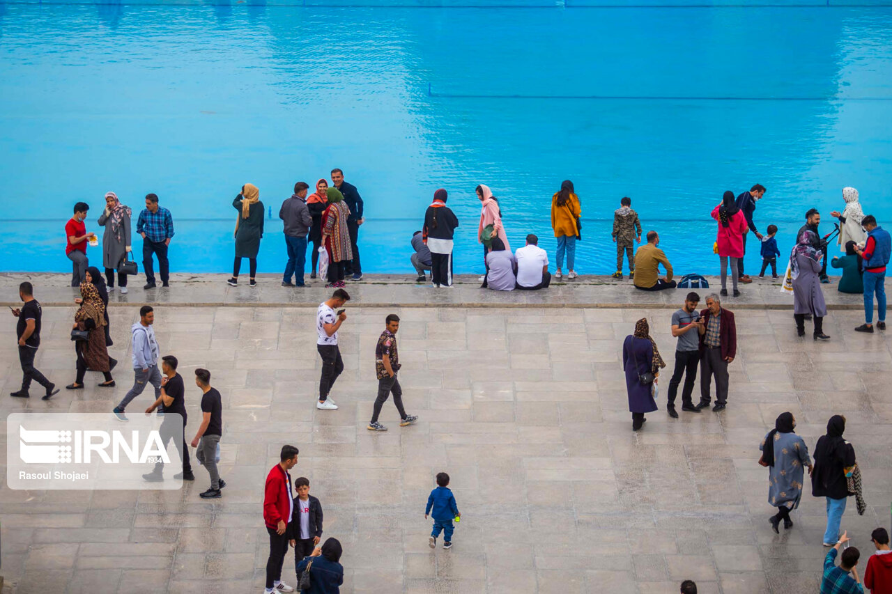 تصاویر: گردشگران نوروزی در میدان نقش جهان