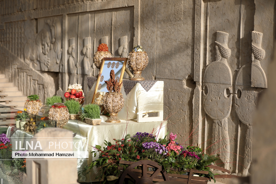 تصاویر: بازدید هزاران مسافر نوروزی از تخت جمشید