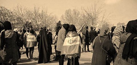 حضور ۲ هزار نفری تماشاگران زن در بازی ایران - لبنان / تعدادی از بانوان پشت در ورزشگاه ماندند