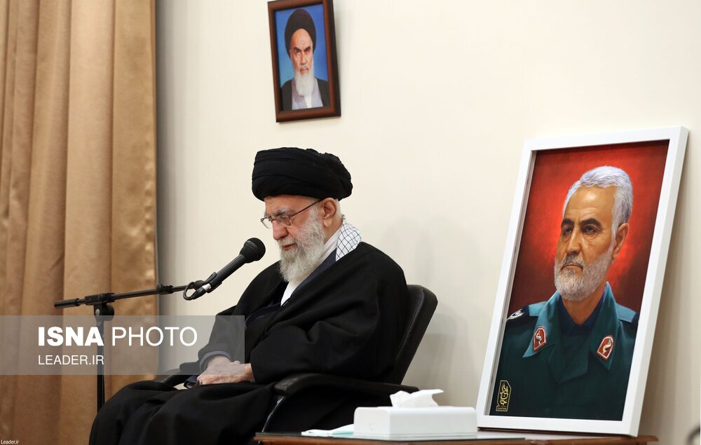 تصاویر: دیدار خانواده و اعضای ستاد بزرگداشت سردار سلیمانی با مقام معظم رهبری